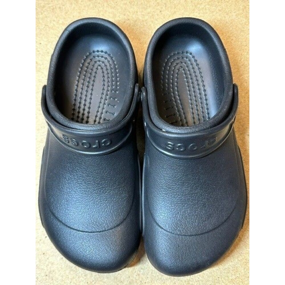 NWOB Crocs Bistro Clog Unisex M7/W9 Black Slip Resistant Work Shoe Slip on